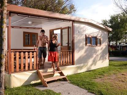 Luxury camping - Dusche - Adria - Centro Vacanze Pra`delle Torri Chalet auf  Centro Vacanze Pra`delle Torri